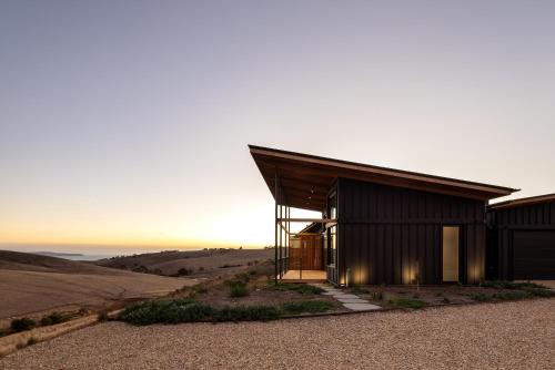 Studio on Forktree – Modern Coastal Retreat