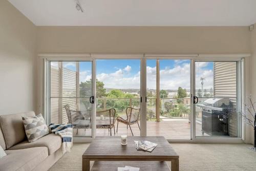Stunning water view Home moments from town
