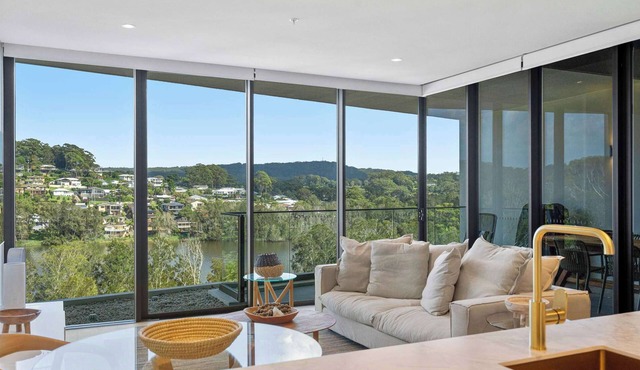 Stylish Avoca Apartment | Lake Views, Beach