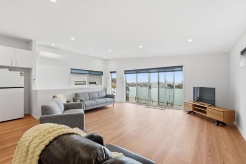 Stylish Rosetta River Escape