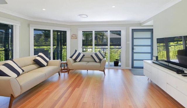 Sunny Time - Light, Bright, Airy & Close to Beach