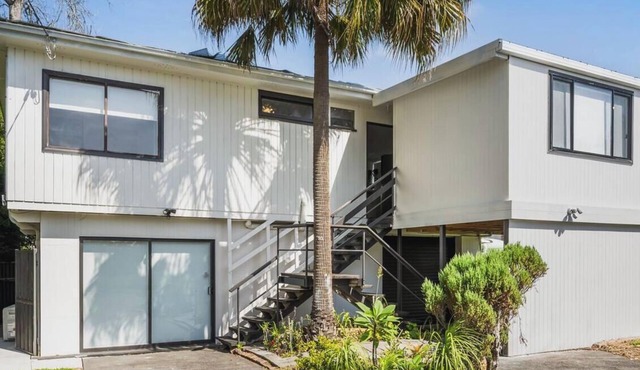 Sunset Shore Retreat – Waterfront Reserve Escape a