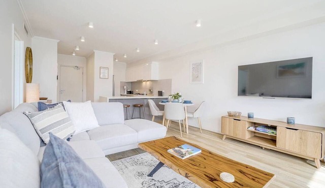 Sunset Summit :Super stylish w/Ocean views