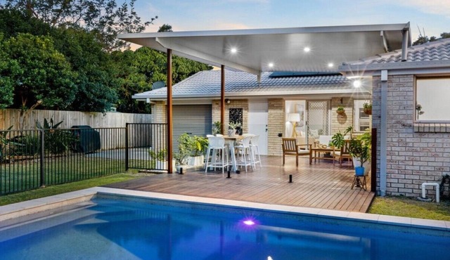 The Caba Bungalow - private pool and short walk to the beach!