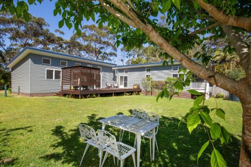 The Cabin - Waterfront with Fireplace - 5 mins to the Bay