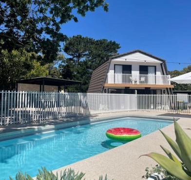 The Coastal Oak - Pool Linen Pets Wifi
