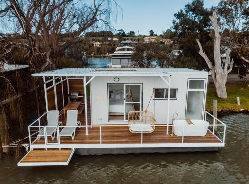 The Floathouse - Floating tiny home on the Murray