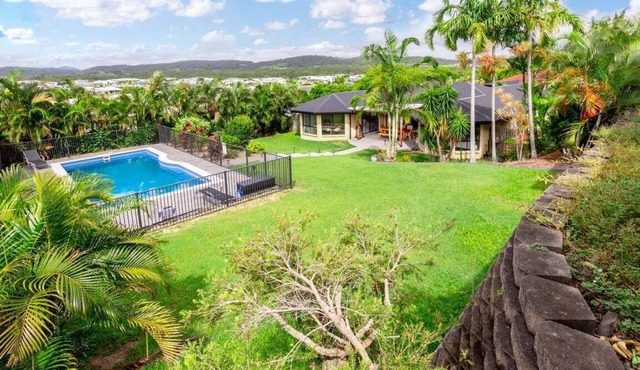 The Hideaway - Large Beachside Retreat with Private Pool