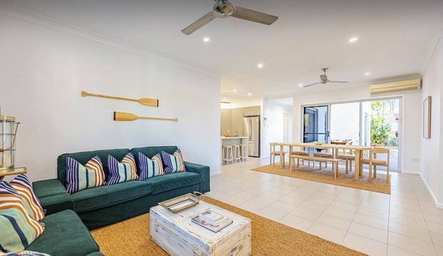 "The Salt Box" - Coastal Family Retreat - 4BR