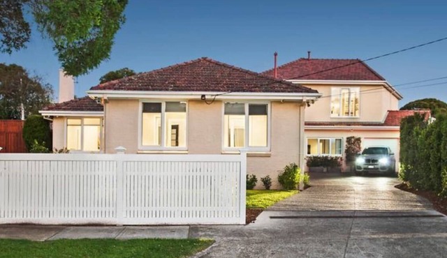 The ultimate Bayside lifestyle entertainer with adaptable accommodation.