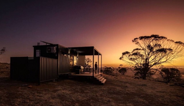 Tim & Ashleigh the Tiny Cabins