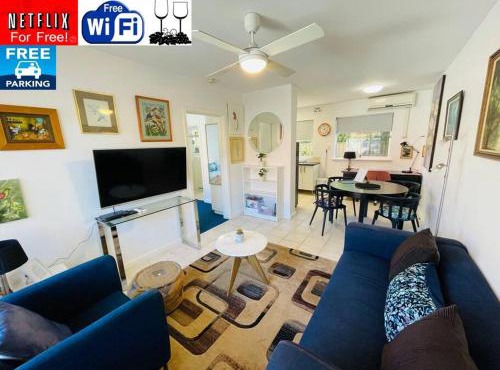 TOP LOCATION CONVENIENT QUIET WIFI NETFLIX WINE