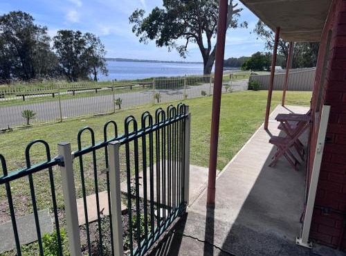 Toukley Lakeside Apartment