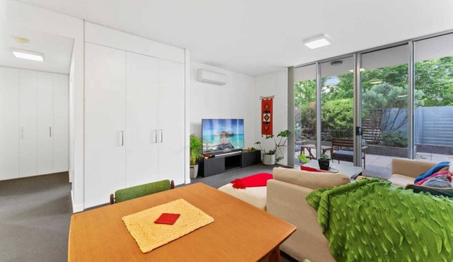Tranquil 1-Bed Apartment with Courtyard, Pool, BBQ