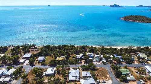 "Tranquillity by the Sea" your Hideaway Bay Holiday Rental-Whitsundays