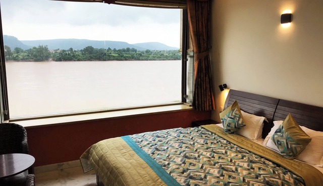 TreeHouseNarmade A Riverfront Resort Spa