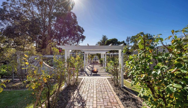 Tusmore - Direct Beach Access, Pool, Spa, Gardens