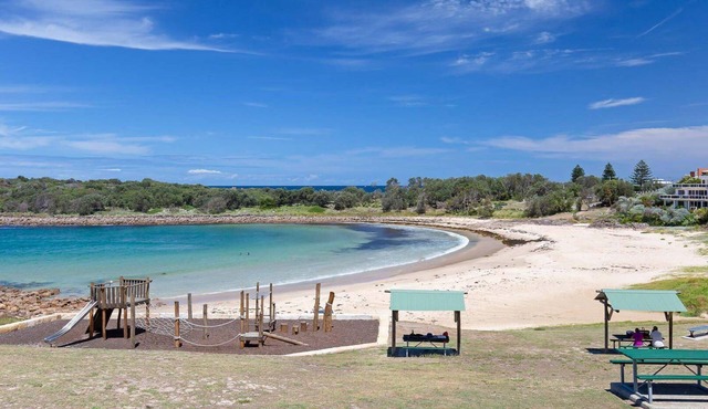 Ultimate Beach House, 19a Graham Street - views , peace & quiet