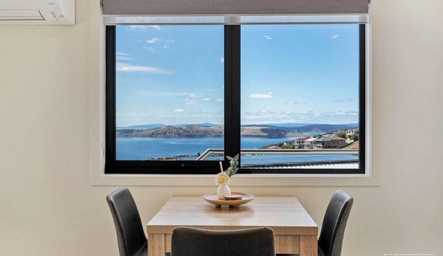 "View Studio" Apartment Sandy Bay Close to Casino.