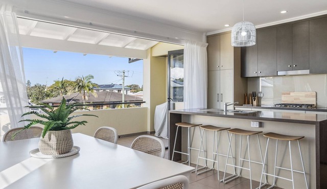 Villa Sangiovese - Unit Two - 2-2 Heath Street