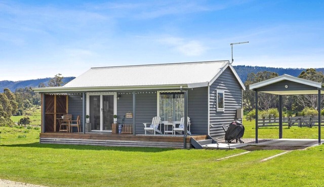 Wakefields - an enchanting mountain view cottage