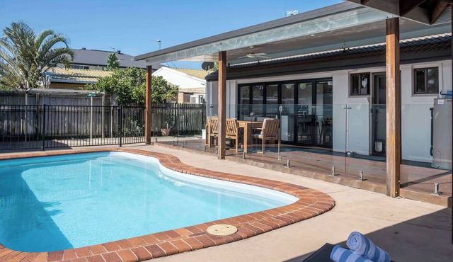 Warana Abode - Pool, Studio, PF, Walk to Beach