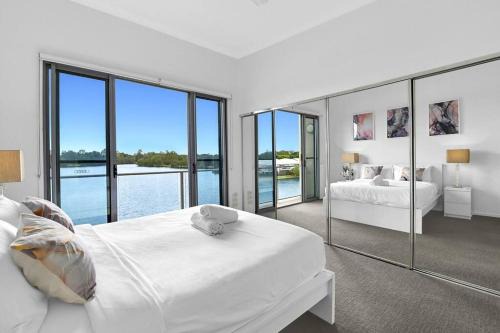 Water View Modern Tri-level Townhouse in Carrara with 2 Parking Spots