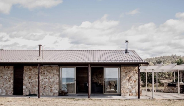 Waterfront Boltons Beach Cottages - room for 8