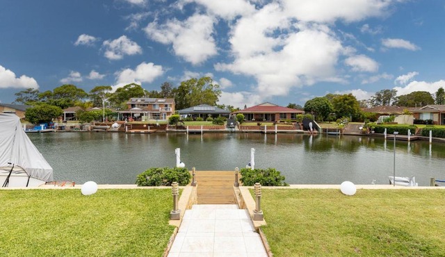 Waterfront Haven with your own private jetty