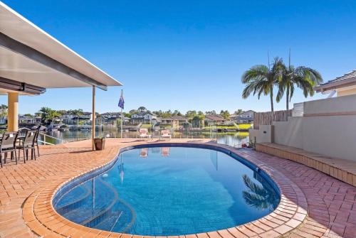 Waterfront Home, Pool, Jetty, Helensvale