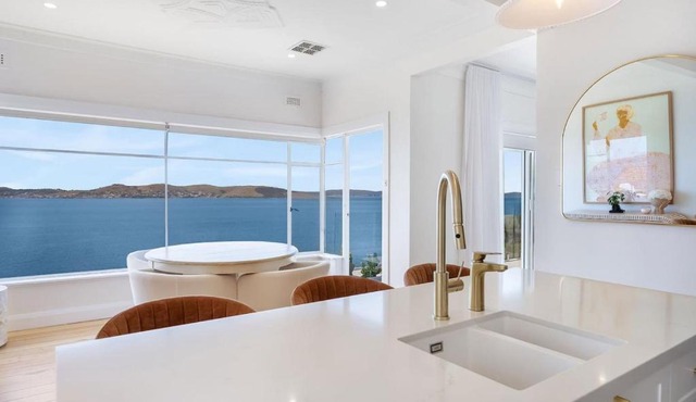 Waterfront luxe- a Hobart oasis