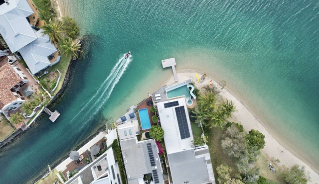 Waterfront @ Palm Beach pool with slide a tinny canoe & Kayak prime position.