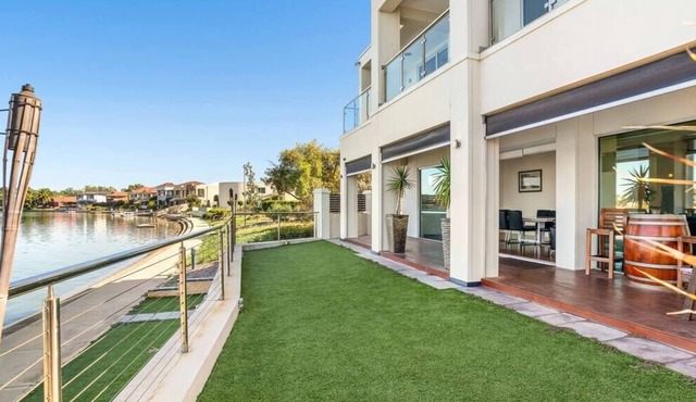 WATERFRONT, pontoon, golf, beach, kids play area.