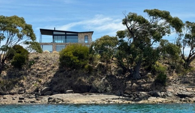 Waterfront `Tupelo` on Primrose Point