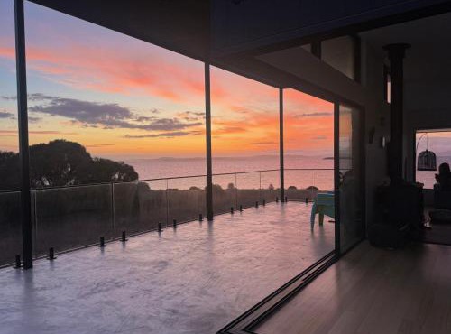 Waterfront 'Tupelo' with Sauna on Primrose Point