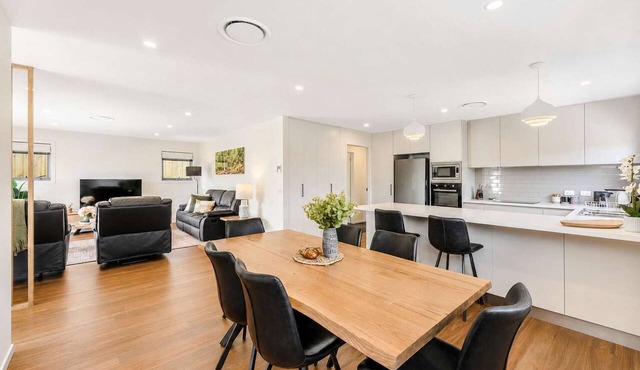 "Wattle Villa" No2 -2BR/2BA–10min to CBD-Airport.