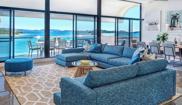 Waves 8 - Hamilton Island