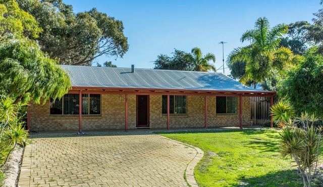 Waves And Moore - Beautifully presented home