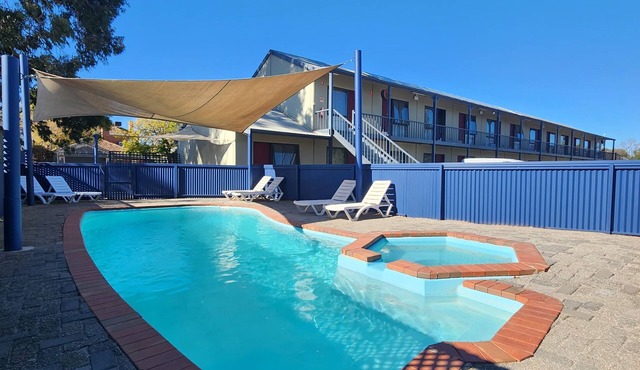 Wentworth Central Motor Inn