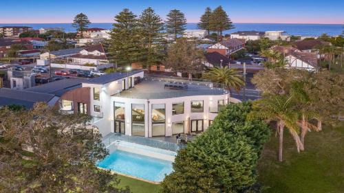Whitehaven – Luxury Waterfront Escape in the Heart of Terrigal