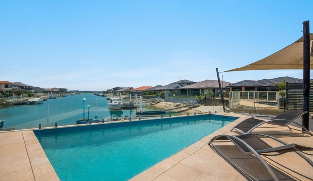 Witonga Waters - Pet Friendly Luxury Waterfront Escape with Pool & Pontoon - Holiday Yamba