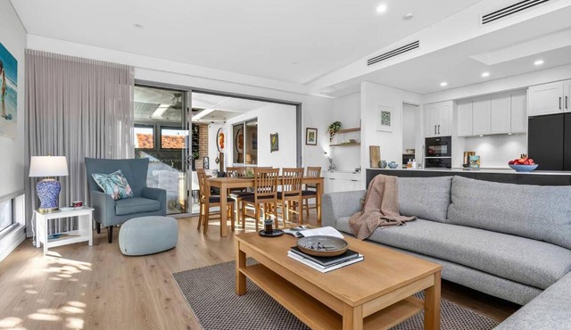 Witton Breeze - Modern Seaside Stay by Jetty & Cafés