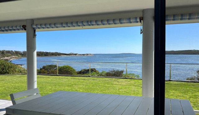 Wrightaway - Absolute beachfront with million dollar views