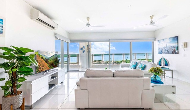 Zen Sapphire Shore Balcony - Pool - Work Desk