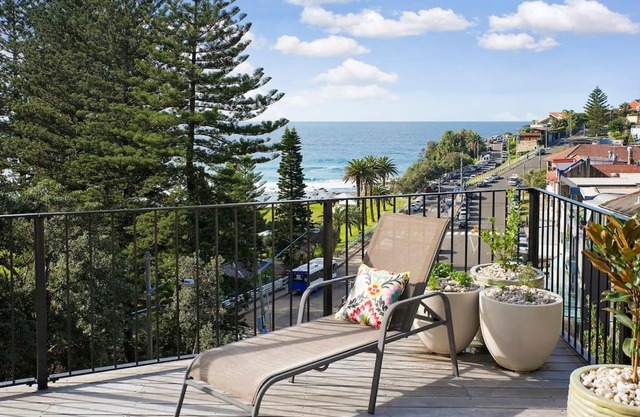 BRON455B - Bronte Beach House with Ocean Views