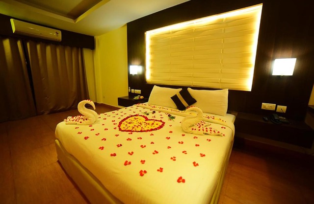 Castle International Premium Hotel