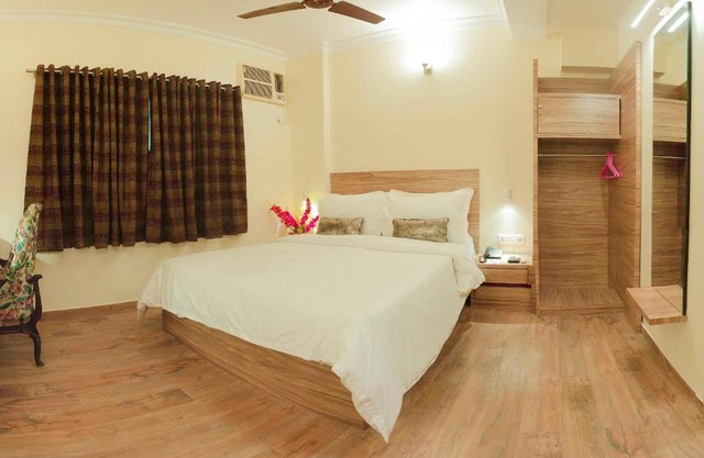 Emerald Suites