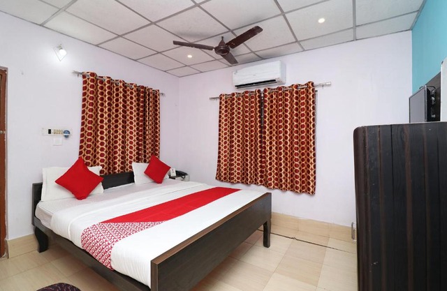 OYO 16101 Samrat Holiday Inn