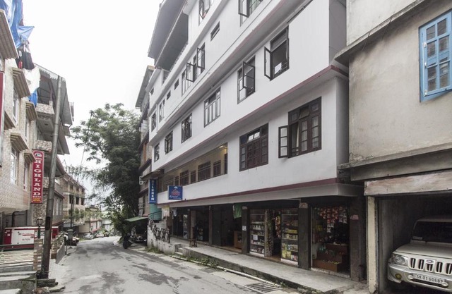 OYO 6890 Dilchen Residency