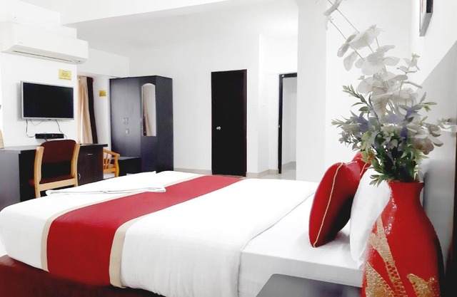 SmartStay Long Stay Rooms in Luxury Apt - M G Road area